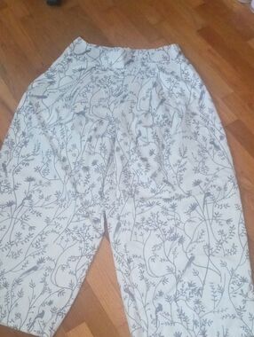 women xl white pants , gray print, wide leg loose fit